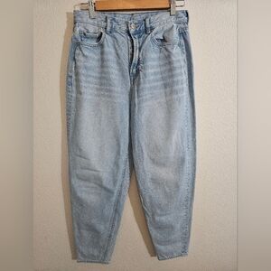 American Eagle Relaxed Mom Light Blue Jeans